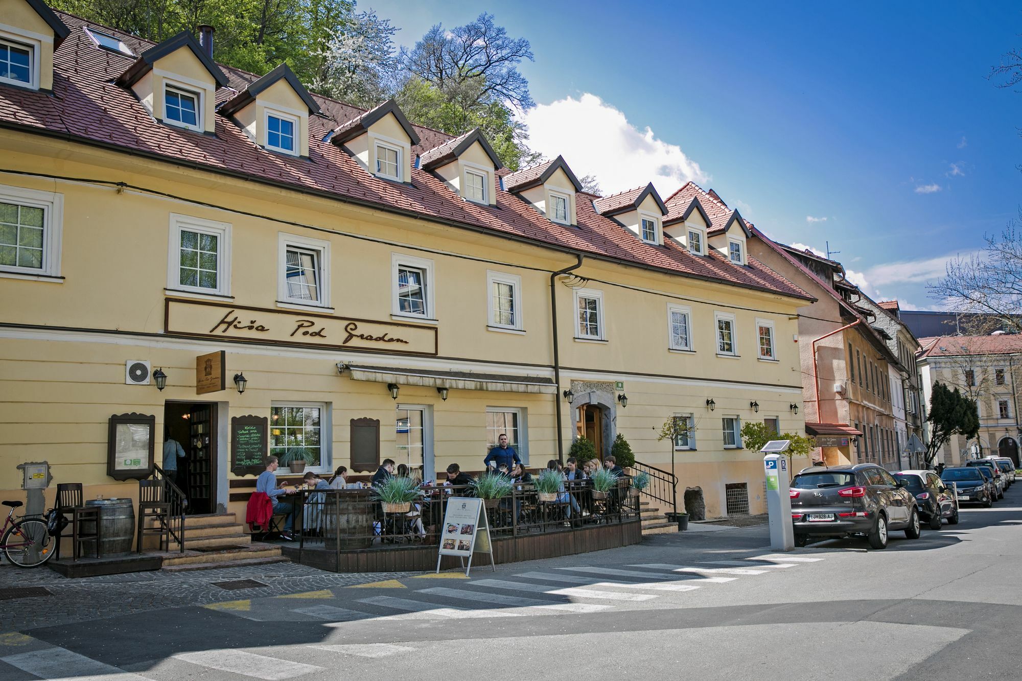 Apartments Hisa Pod Gradom Laibach Exterior foto